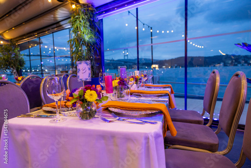 Obraz na płótnie Luxury wedding dinner with city lights backdrop w salonie