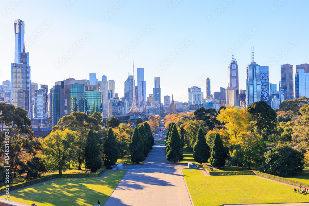 Obraz premium ビクトリア メルボルンの戦争記念碑、記念館から見るビル街