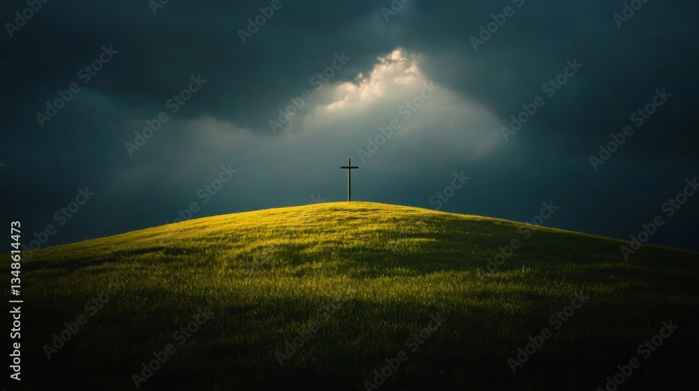 Obraz premium A lone cross stands atop a grassy hill under a dark sky