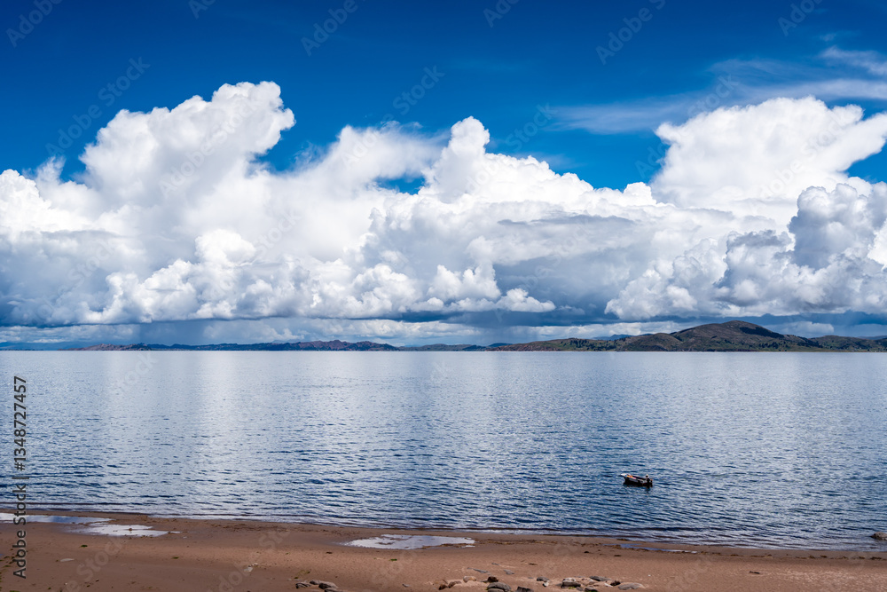 Obraz premium Llachon beach with a scenic view of Lake Titicaca, Peru