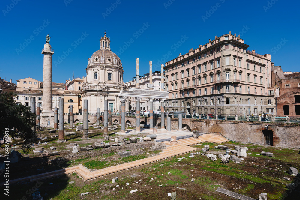 Obraz premium Archeological ruins in archaeological area Imperial Fora in Rome.