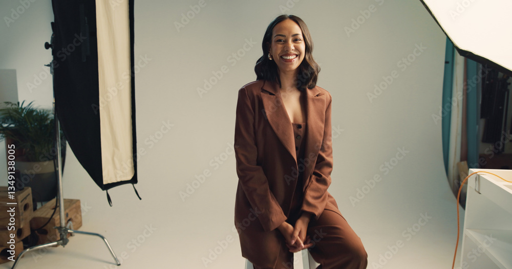 Φωτογραφία Photography, studio and model with portrait backstage for fashion photoshoot, magazine catalog and creative career