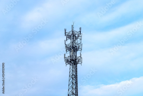 Fotografi Communication signal tower with blue sky background