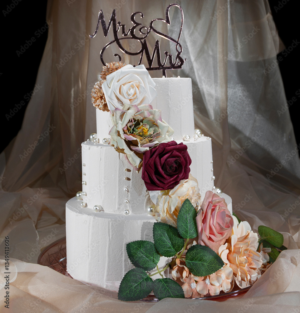 Wedding cake that is not edibile used for decoration