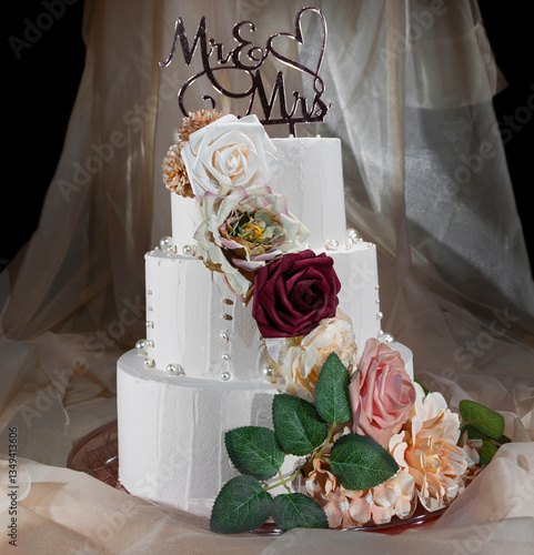 Wedding cake that is not edibile used for decoration