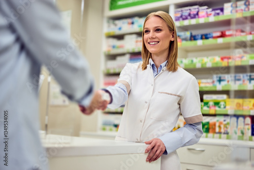 Obraz na płótnie Friendly Pharmacist Assisting Customer in a Well-Organized Pharmacy w salonie