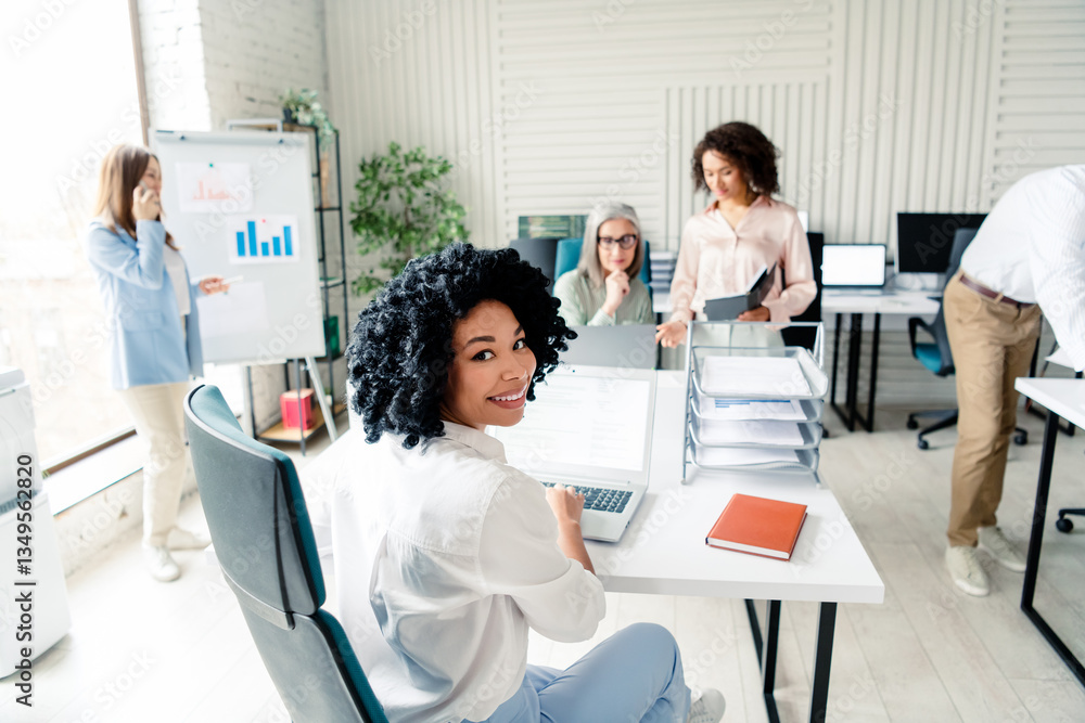 Obraz premium Diverse team working together in modern office space with collaborative atmosphere