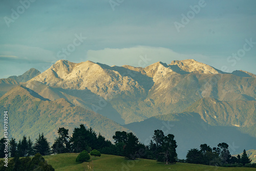 Billede på lærred Mount Arthur mountain (tuao wharepapa) in early morning light Kahurangi national