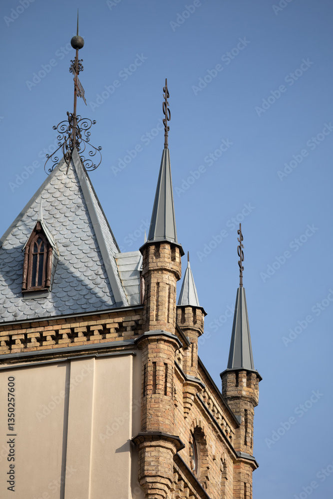 Obraz premium Architectural detail of historic Raduszkiewicz Palace in Piromontas, Vilnius, Lithuania