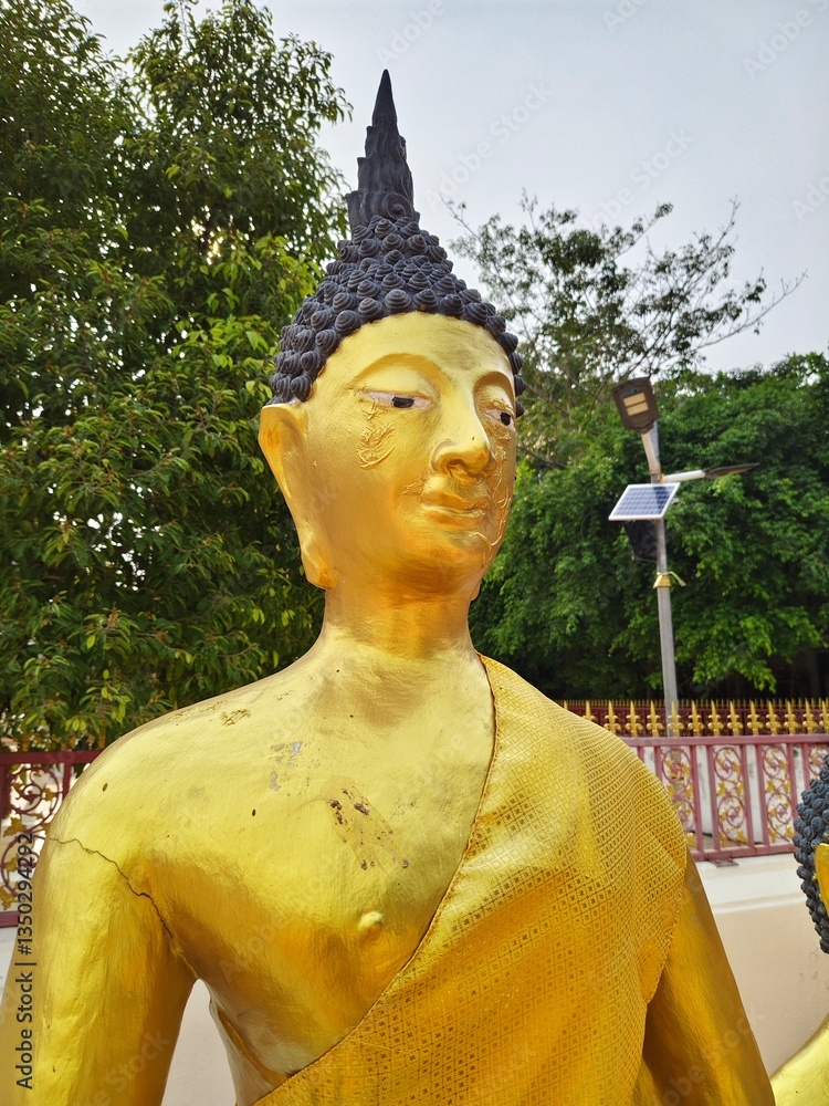 Obraz premium Golden Buddha in temple of Thailand