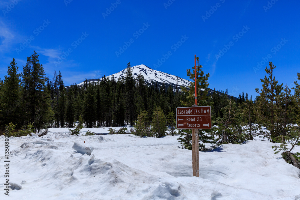 North America, United States, Oregon, Eastern Oregon, Cascade Lakes Highway, Cascade Mountains, Middle Sister, Hope, Sisters Mountain. Stratovolcano. Snow.