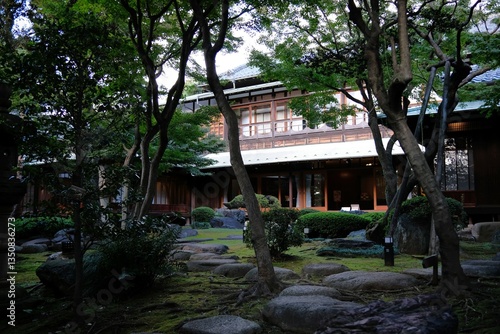 Tapety artystyczne 日本、東京、旧朝倉家住宅、回遊式庭園、お屋敷、重要文化財、渋谷区、歴史的建造物、木造階建、和風住宅