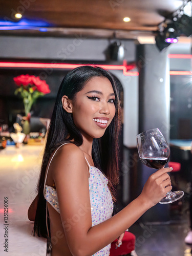 Obraz na płótnie Woman is holding a glass of red wine. Bar, Restaurant and beverage, Night club concept. w salonie