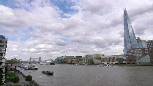 View of the Thames river in London in 4k slow motion 60fps