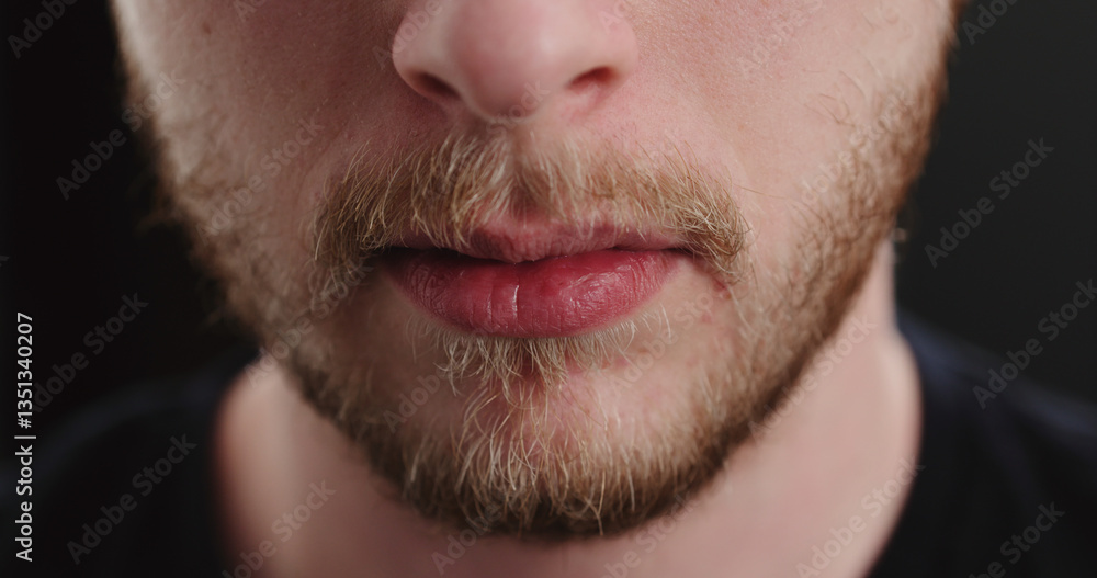 Obraz premium closeup shot of bearded man mouth