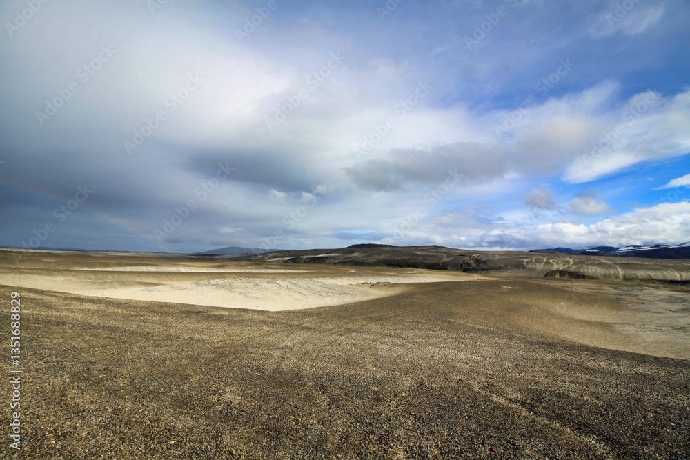 Fototapeta premium il panorama desertico dalla strada nro 32 per Pjorsardalur in Islanda