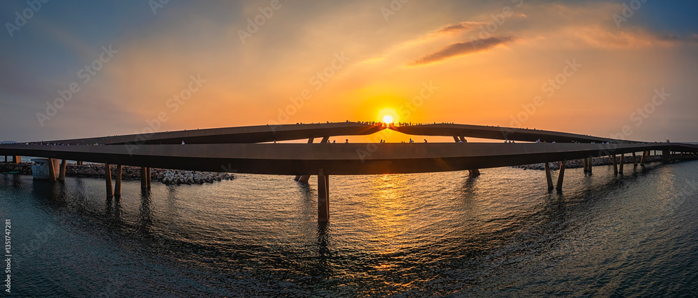 Fototapeta premium Kiss bridge in the sunset town attract many tourists to watch in Phu Quoc, Vietnam