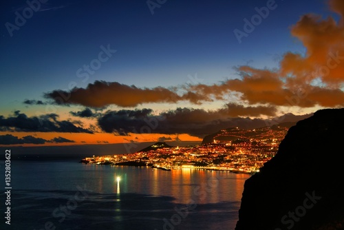 Miasto Funchal nocą, Madera