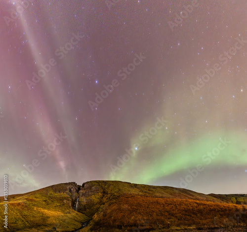 Obraz na płótnie My beloved Iceland, its Diamond Beach and its majestic Northern Lights w salonie