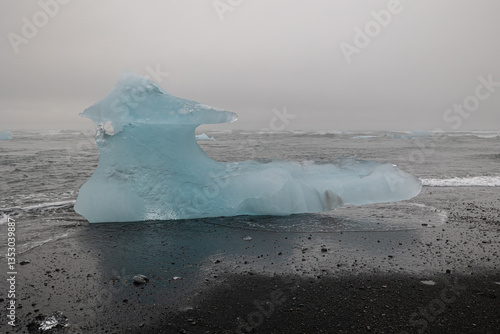 Obraz na płótnie My beloved Iceland, its Diamond Beach and its majestic Northern Lights w salonie