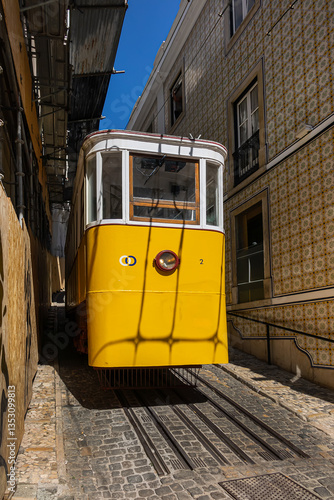 Obraz na płótnie Famous retro yellow funicular in the old town. The yellow funicular operating since 1885, is a tourist attraction. Lisbon, Portugal. w salonie