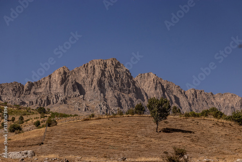 Bild auf Leinwand Mountains of Warte valley in Kurdistan Region of Iraq