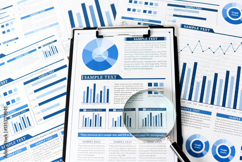 グラフやデータなどの分析や調査のイメージ