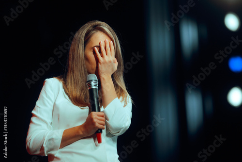 фотографія Stressed Woman Having to deliver a Speech in Public