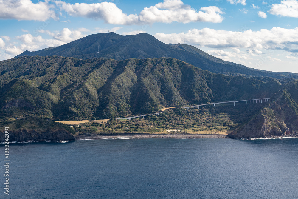 Obraz premium 八丈島の大坂を空撮