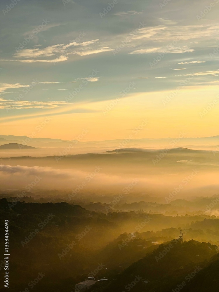 Obraz premium Amanecer en El Salvador