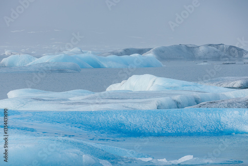 Obraz na płótnie Glacial mountains in Iceland, showcasing rugged peaks and icy landscapes. A breathtaking view of nature's raw power, shaped by time and elements. Perfect for travel, adventure, and nature themes. w salonie