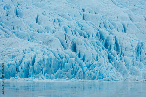 Obraz na płótnie Glacial mountains in Iceland, showcasing rugged peaks and icy landscapes. A breathtaking view of nature's raw power, shaped by time and elements. Perfect for travel, adventure, and nature themes. w salonie
