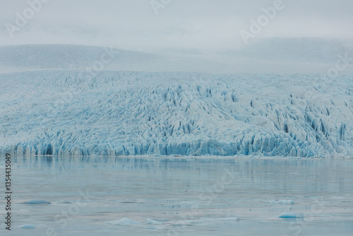 Obraz na płótnie Glacial mountains in Iceland, showcasing rugged peaks and icy landscapes. A breathtaking view of nature's raw power, shaped by time and elements. Perfect for travel, adventure, and nature themes. w salonie