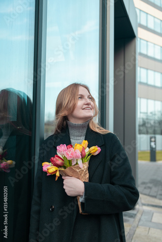 Obraz na płótnie Beautiful happy Caucasian woman smelling bunch of tulips with closed eyes. w salonie