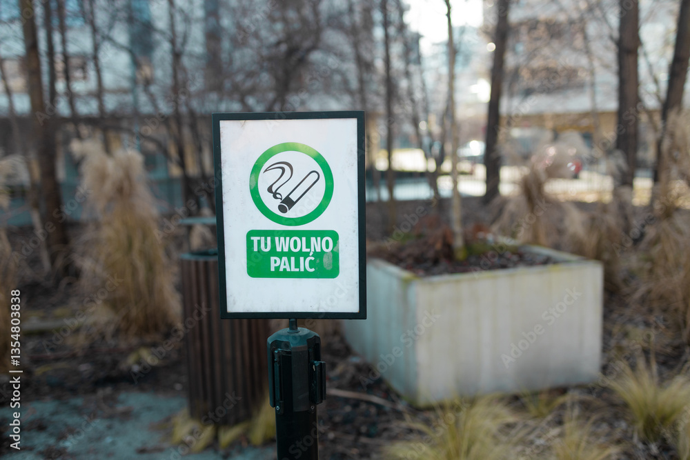 Green round information sign indicating smoking area on nature background, health and environmental care concept . High quality photo