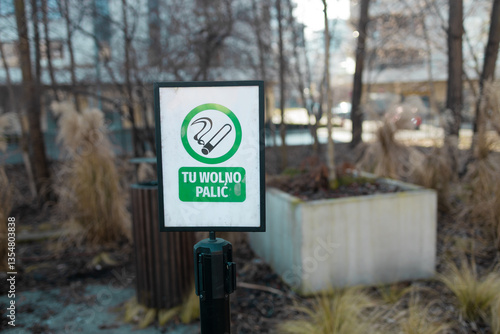 Obraz na płótnie Green round information sign indicating smoking area on nature background, health and environmental care concept . High quality photo w salonie