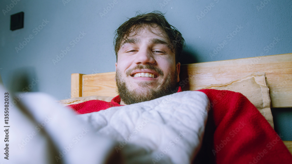 Obraz premium Morning video call from bed, capturing the intimate and casual side of digital communication
