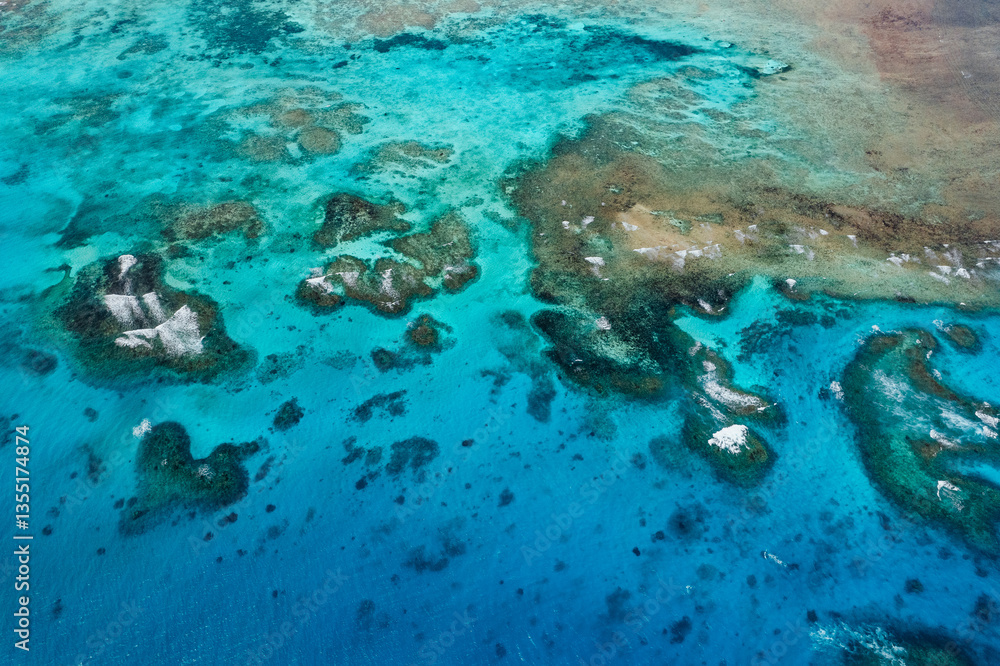 Obraz premium Stunning Aerial View of Abstract Ocean Patterns – A Mesmerizing Display of Fluid Lines, Rich Colors, and Natural Textures, Showcasing the Ocean’s Beauty from Above!