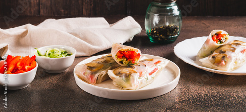 Obraz na płótnie Vegetarian spring rolls with cucumber, pepper and fried mushrooms on a plate web banner w salonie