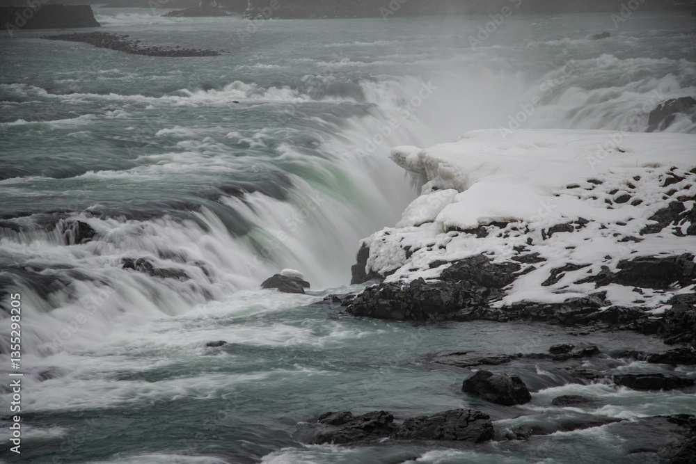 Obraz premium Urridafoss waterfall in Iceland on a foggy winter day