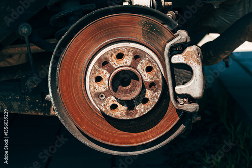 Tableau sur toile Rusty old car brake disc