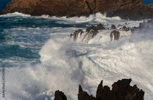 Obraz na płótnie Big storm waves in Porto Moniz, on the Madeira Atlantic coastline w salonie