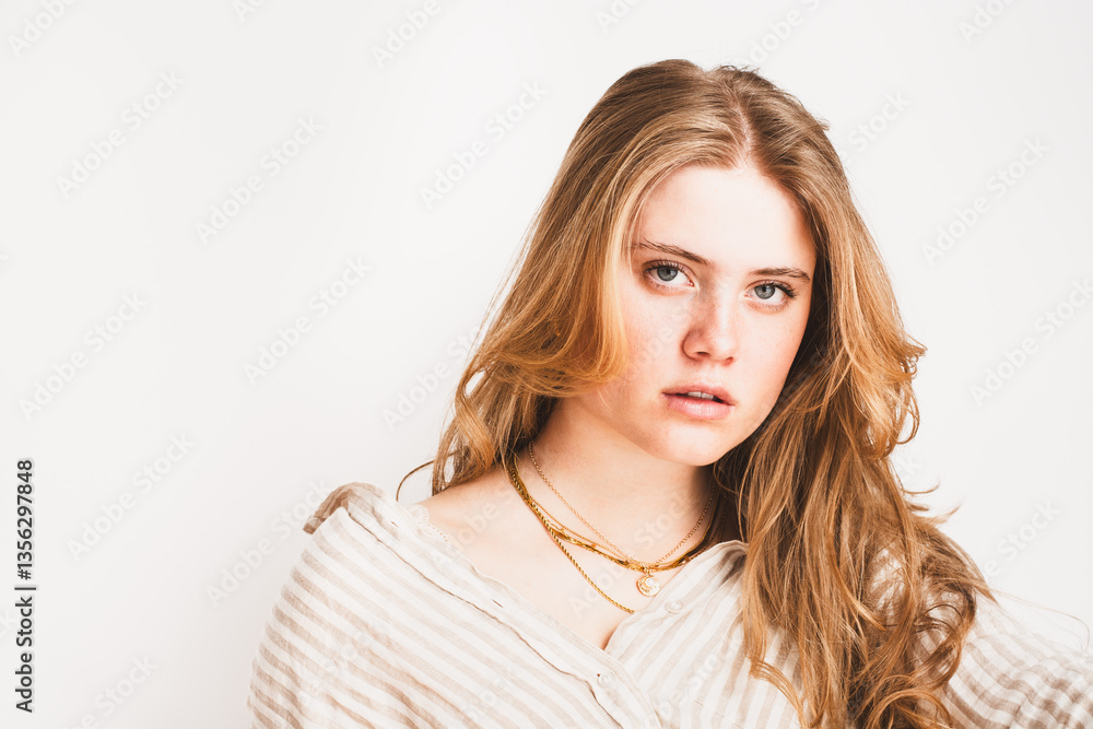 Naklejka premium Frau, jung, blond, natürlich