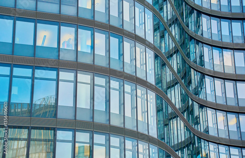 Obraz na płótnie Modern curved high rise building. Glass facade of skyscraper. Office building exterior. Contemporary architectural design w salonie