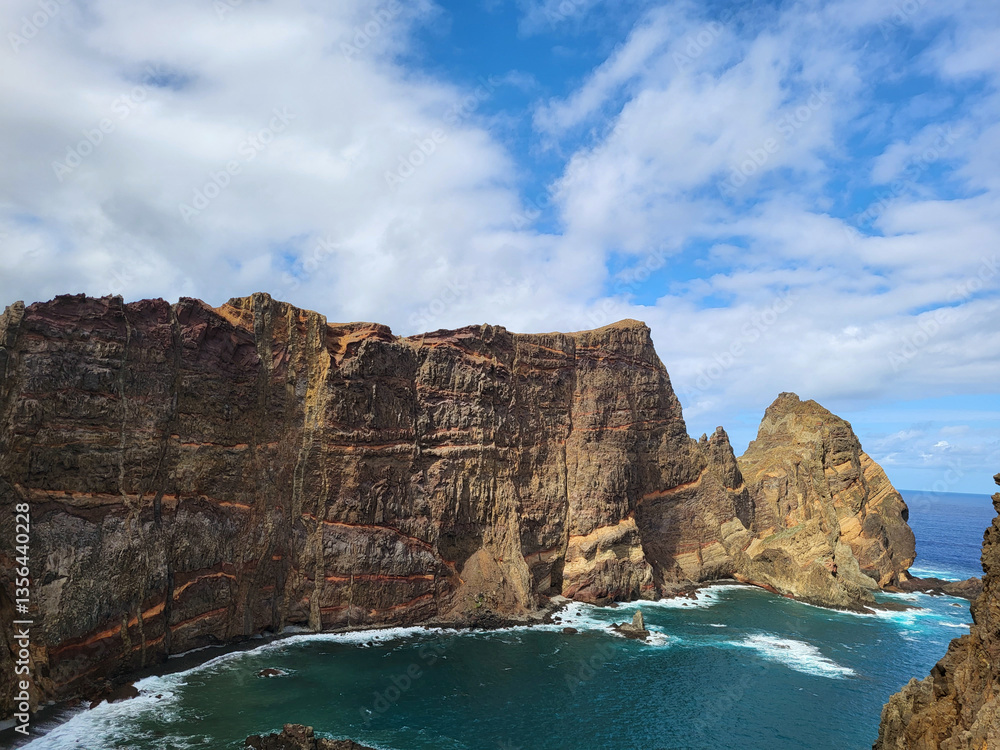 Naklejka premium Viewpoint og the ponta de Sao Lourenço in Madeira, cliff over the sea
