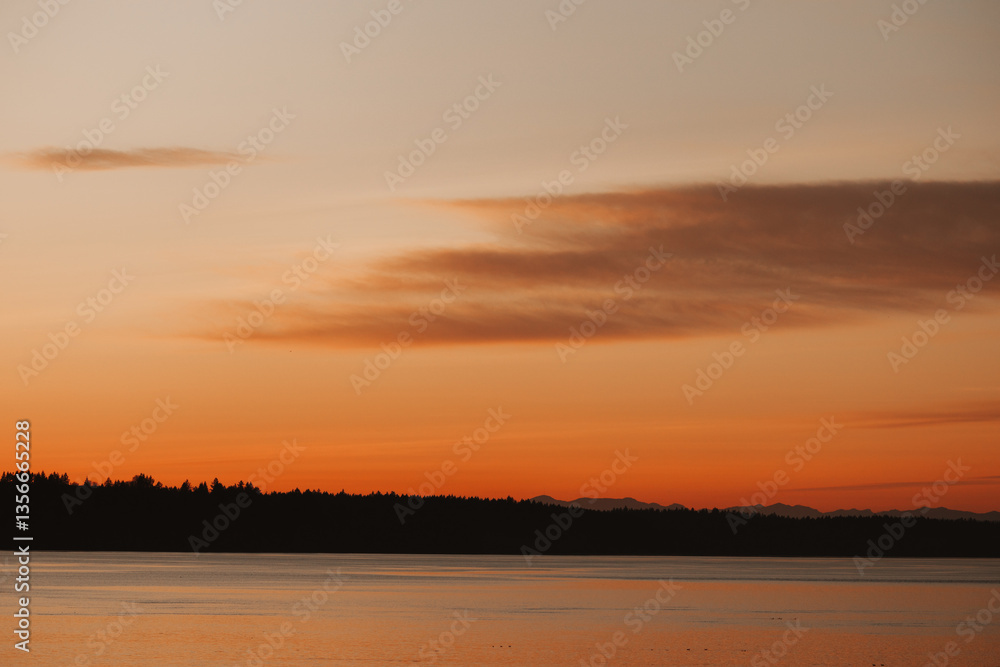 Fototapeta premium sunset over the lake