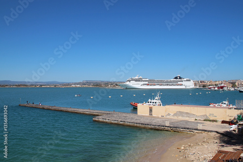 Obraz na płótnie mediterranean sea in syracuse in sicily in italy w salonie