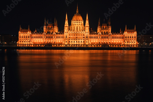 hungarian parliament at night