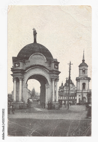 Samson Fountain with St. Andrew & Collegiate Church of the Epiphany. Kontraktova Square, Podil, Kyiv, 1900s. Vintage photo