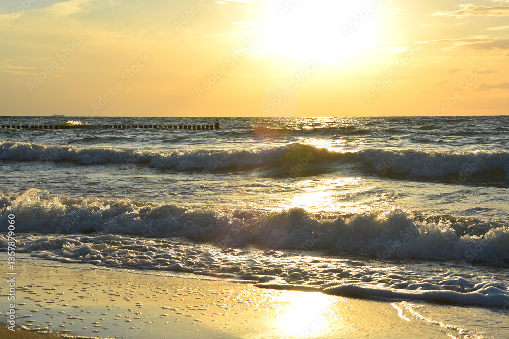 Naklejka premium Meer, Ostsee, Wellen , Brandung, Sonne, Licht
